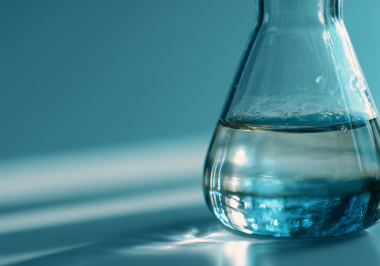 260120_CERTANIA_OEHMIPharma_AI_AlderFlaskCloseUp 260120_CERTANIA_OEHMIPharma_AI_AlderFlaskCloseUp